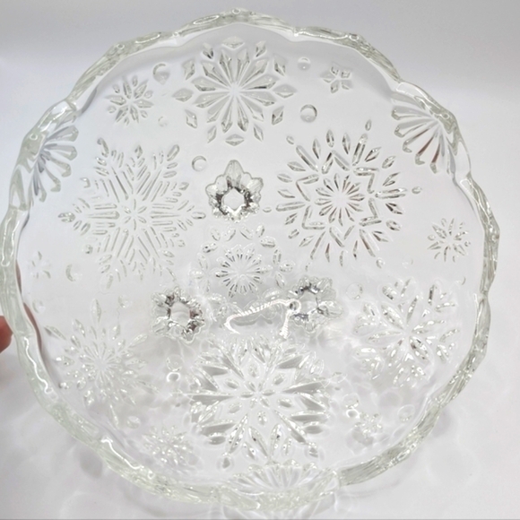 Vintage Mikasa 6" Footed Crystal Snowflake Bowl - Picture 6 of 13